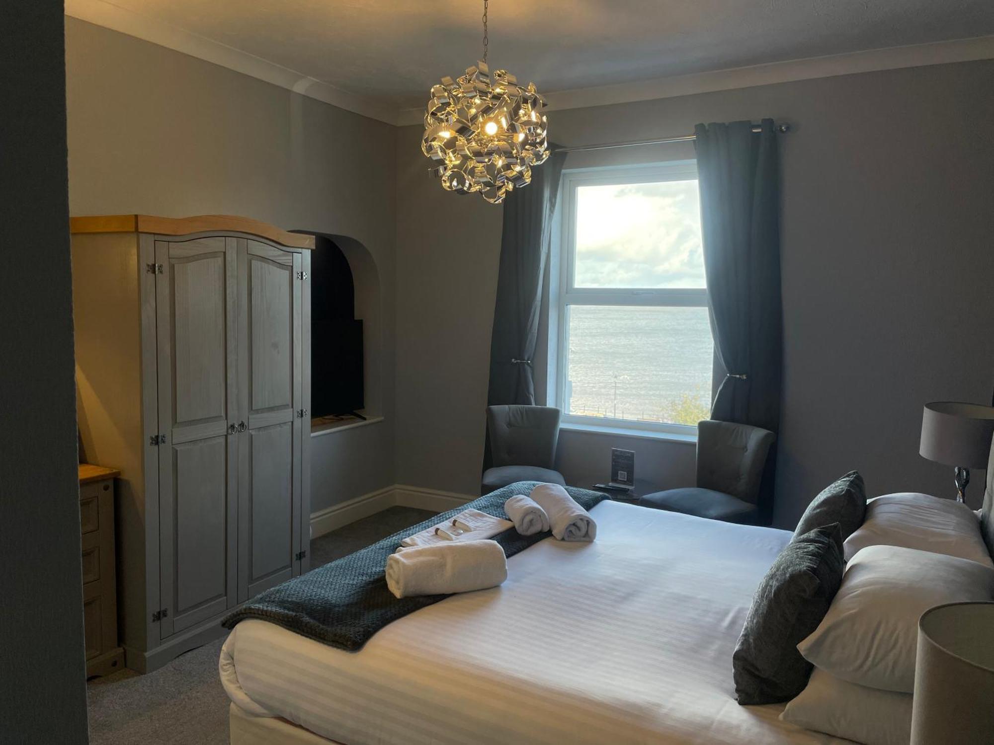 The Wildings Hotel & Tudno'S Restaurant Llandudno Exterior photo