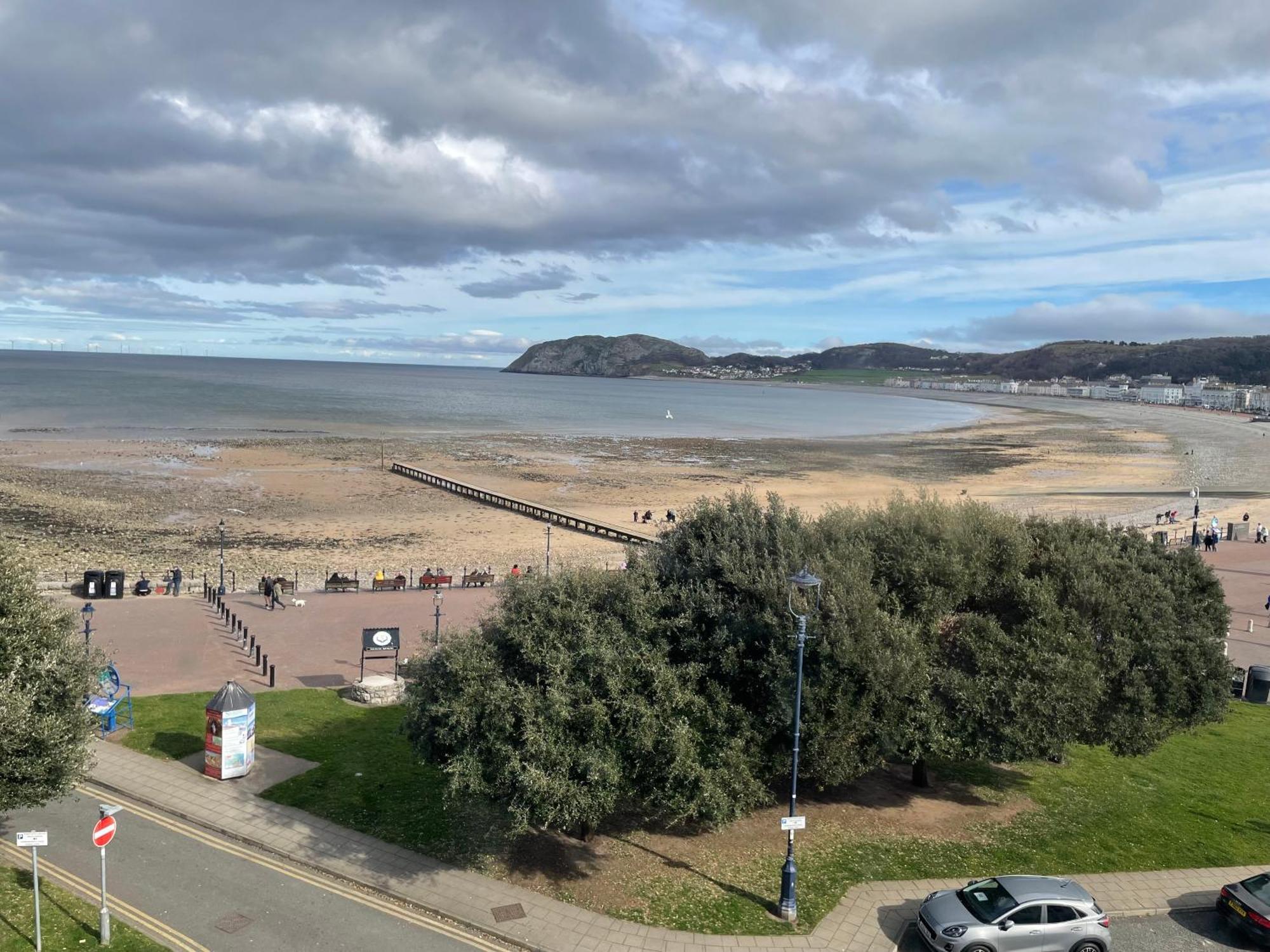 The Wildings Hotel & Tudno'S Restaurant Llandudno Exterior photo